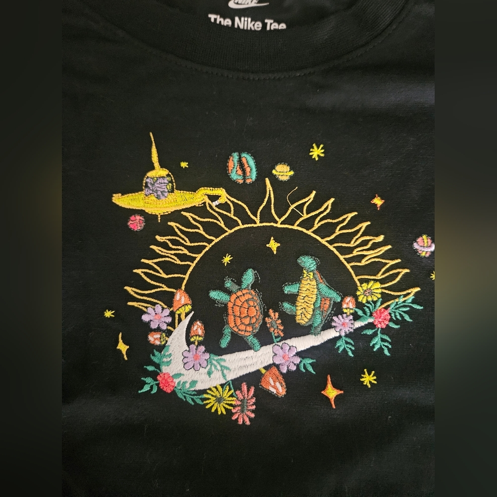Medium Nike Black Cropped Tee